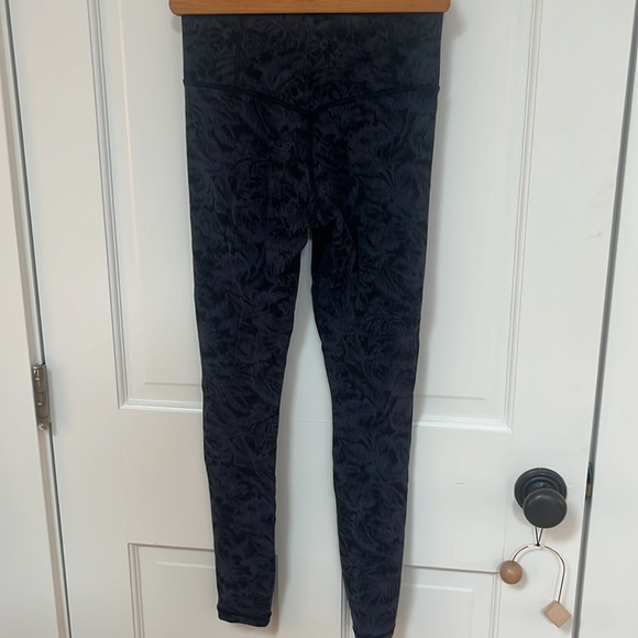 Athleta Elation Textured Tight size small - Picture 3 of 4